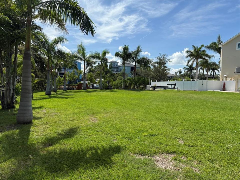 En Venta: $450,000 (0.23 acres)