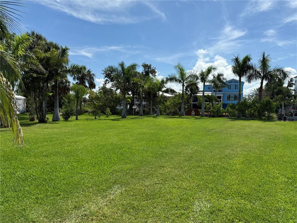 En Venta: $450,000 (0.23 acres)
