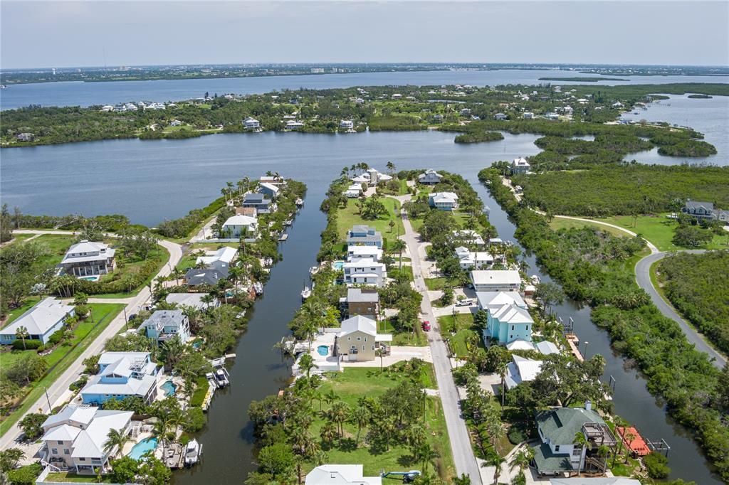 En Venta: $450,000 (0.23 acres)