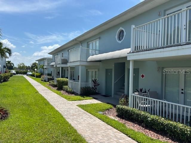 For Sale: $179,999 (2 beds, 1 baths, 791 Square Feet)