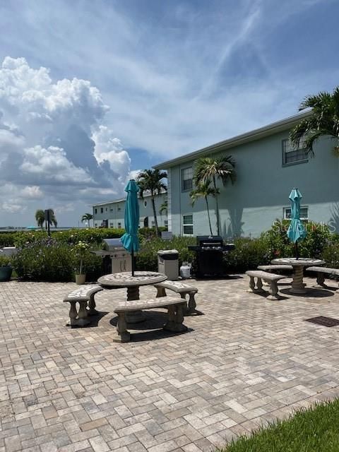 For Sale: $179,999 (2 beds, 1 baths, 791 Square Feet)