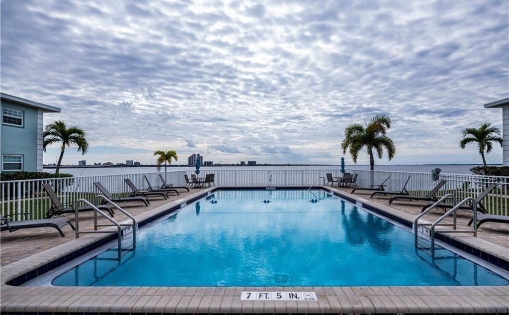 For Sale: $179,999 (2 beds, 1 baths, 791 Square Feet)