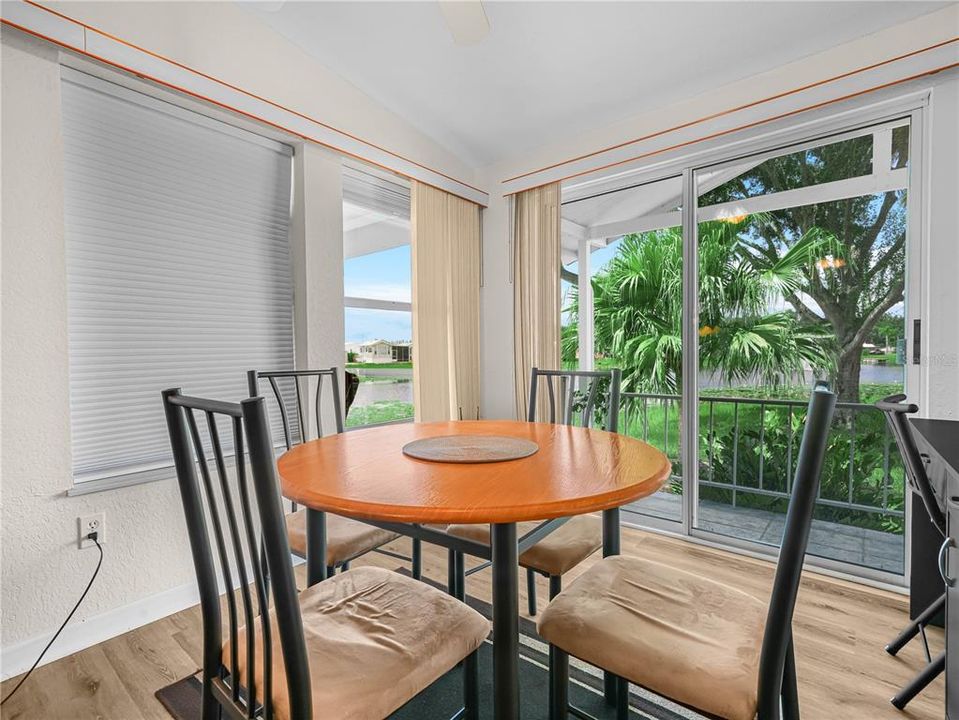 На продажу: $236,500 (2 спален, 2 ванн, 1152 Квадратных фут)