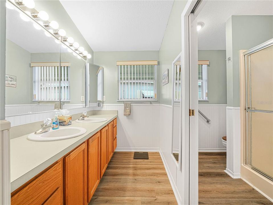 На продажу: $236,500 (2 спален, 2 ванн, 1152 Квадратных фут)