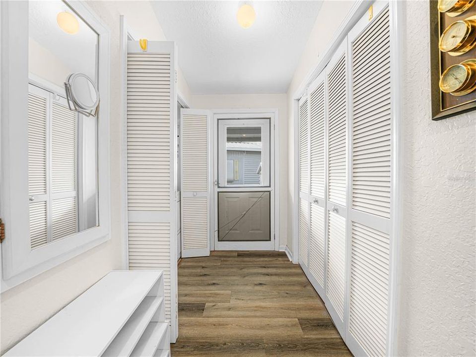 На продажу: $236,500 (2 спален, 2 ванн, 1152 Квадратных фут)