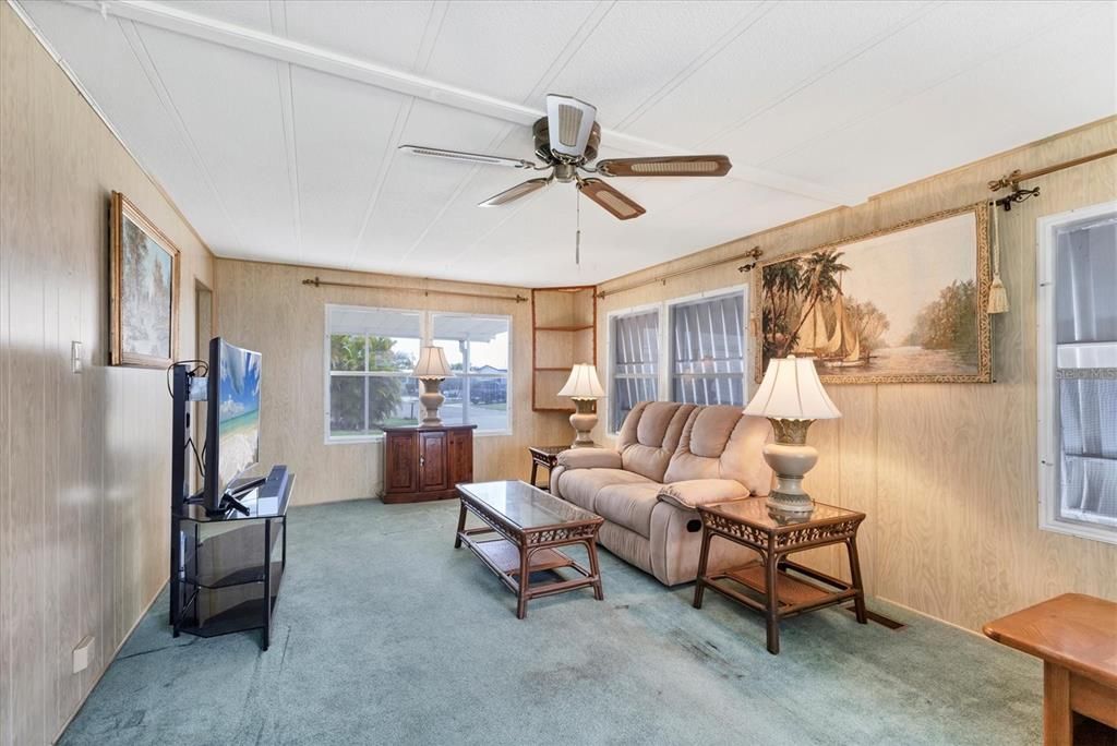 Activo con contrato: $89,500 (2 camas, 2 baños, 1008 Pies cuadrados)