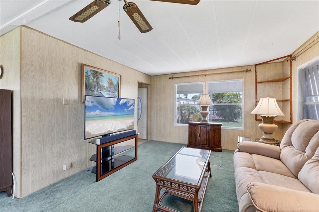 Activo con contrato: $89,500 (2 camas, 2 baños, 1008 Pies cuadrados)