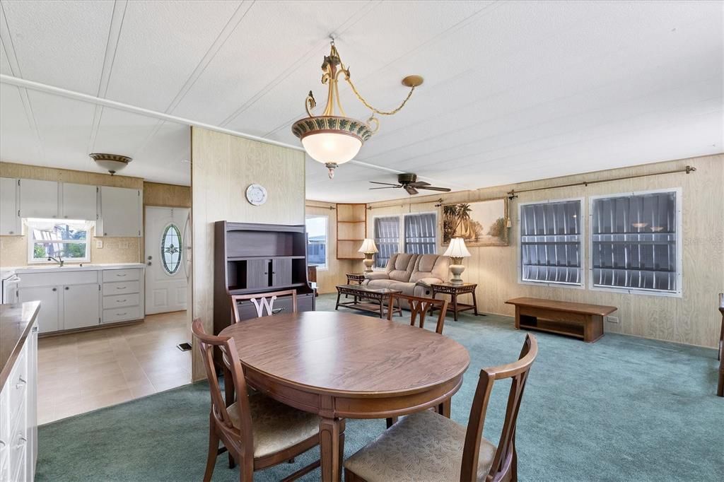 Activo con contrato: $89,500 (2 camas, 2 baños, 1008 Pies cuadrados)