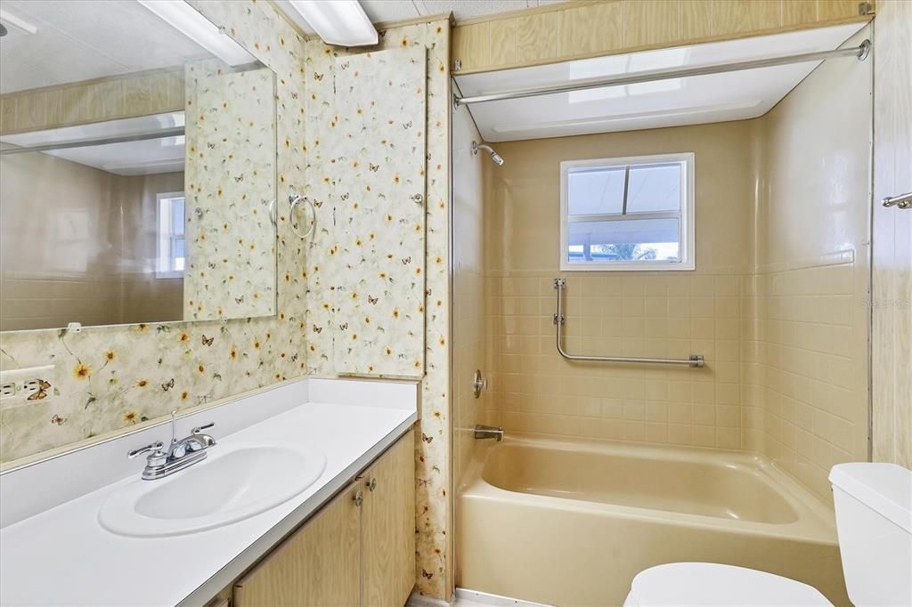 Activo con contrato: $89,500 (2 camas, 2 baños, 1008 Pies cuadrados)