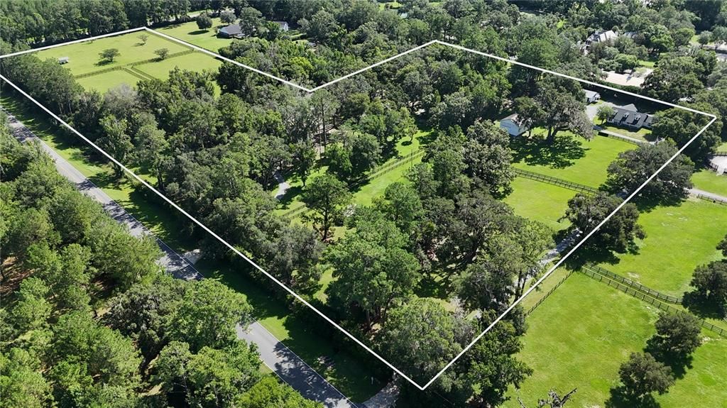 最近售出: $1,936,920 (3 贝兹, 2 浴室, 2209 平方英尺)