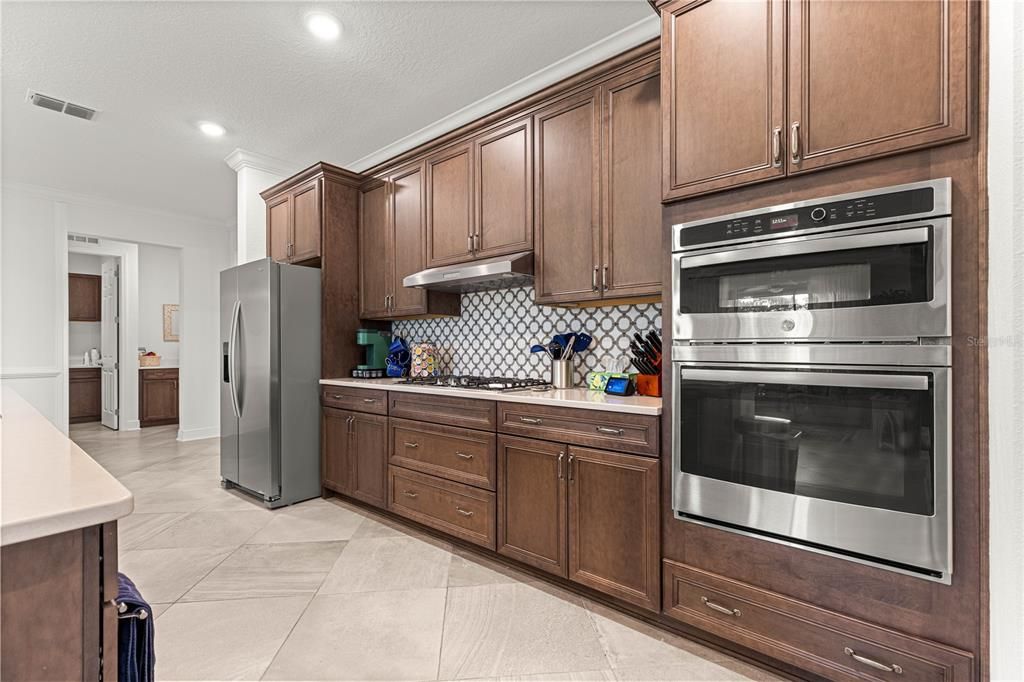 For Sale: $625,000 (3 beds, 3 baths, 2828 Square Feet)