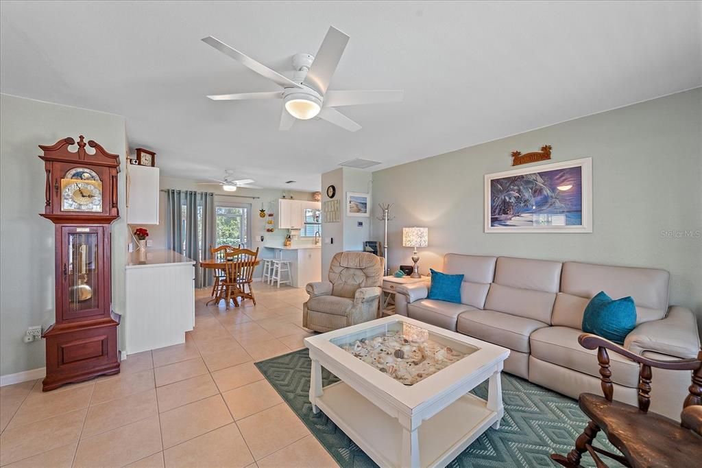 En Venta: $319,000 (2 camas, 2 baños, 930 Pies cuadrados)