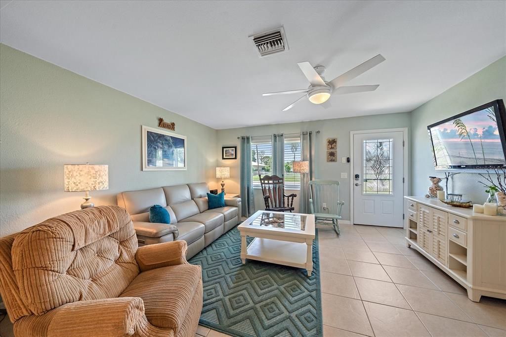 En Venta: $319,000 (2 camas, 2 baños, 930 Pies cuadrados)