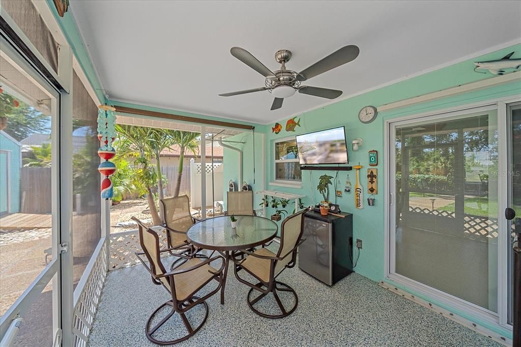 En Venta: $319,000 (2 camas, 2 baños, 930 Pies cuadrados)