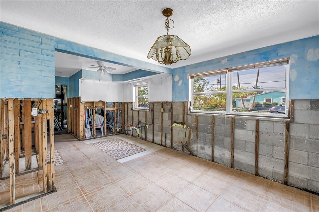 待售: $770,000 (3 贝兹, 2 浴室, 1515 平方英尺)