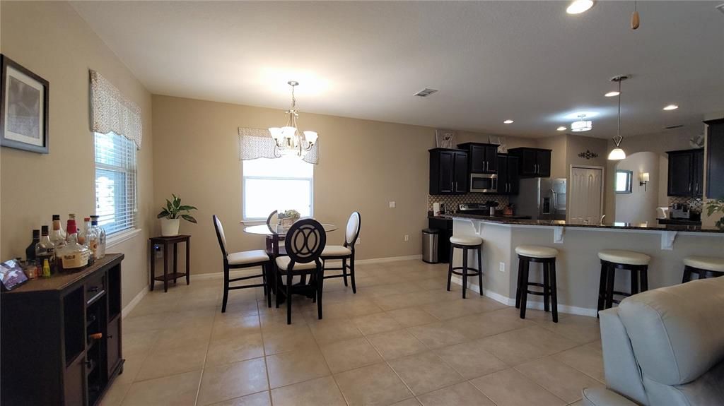 合同活跃: $499,999 (3 贝兹, 2 浴室, 2136 平方英尺)