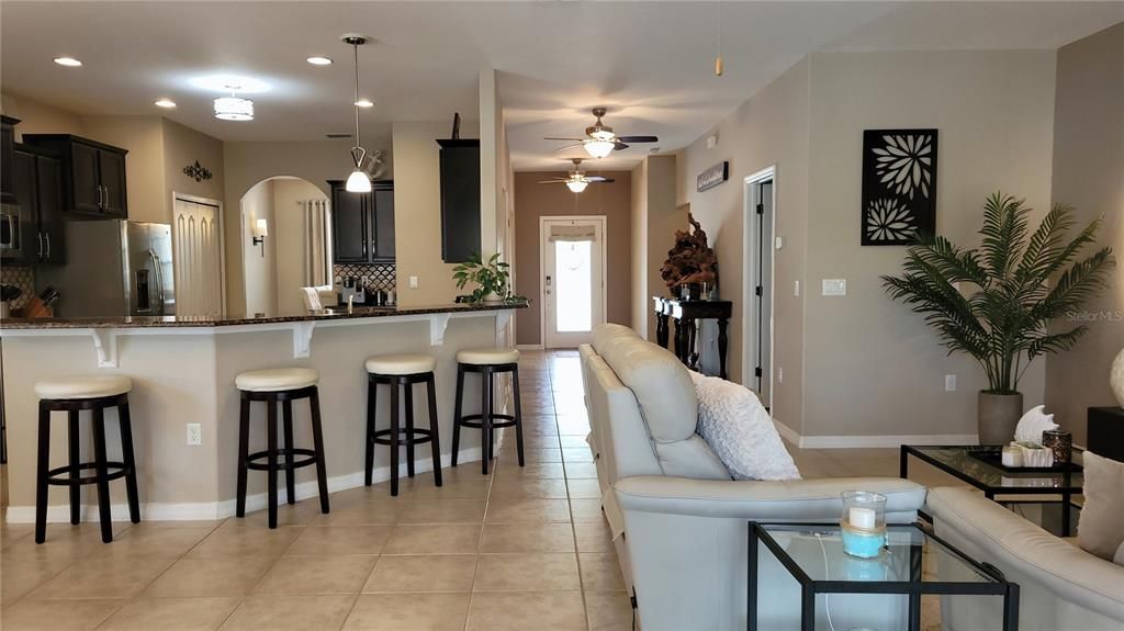 合同活跃: $499,999 (3 贝兹, 2 浴室, 2136 平方英尺)