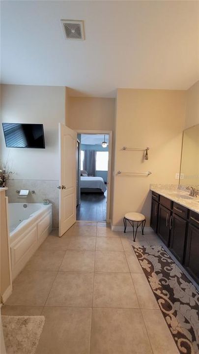 合同活跃: $499,999 (3 贝兹, 2 浴室, 2136 平方英尺)