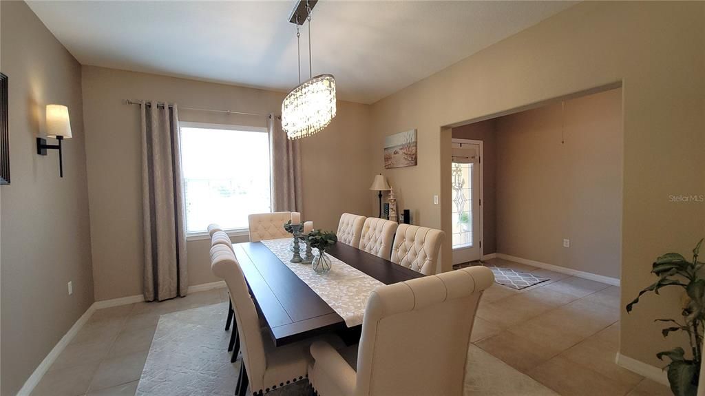 合同活跃: $499,999 (3 贝兹, 2 浴室, 2136 平方英尺)