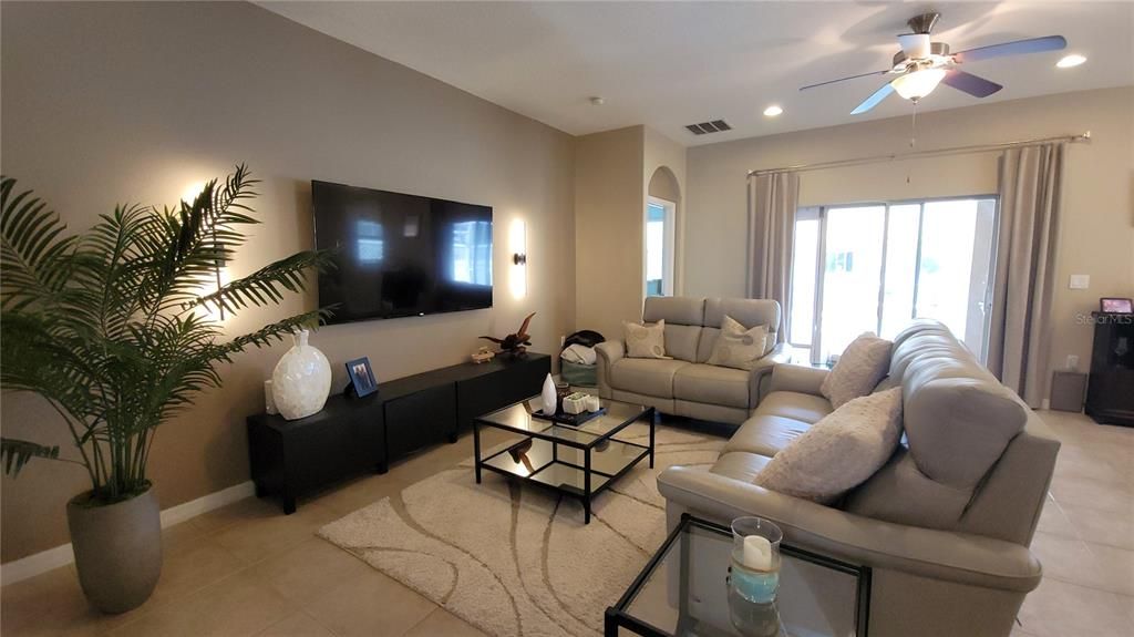 合同活跃: $499,999 (3 贝兹, 2 浴室, 2136 平方英尺)