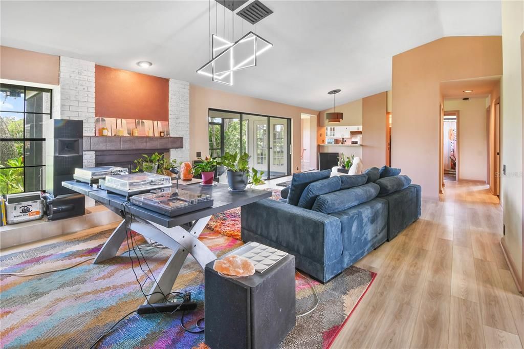 For Sale: $425,000 (3 beds, 2 baths, 1647 Square Feet)