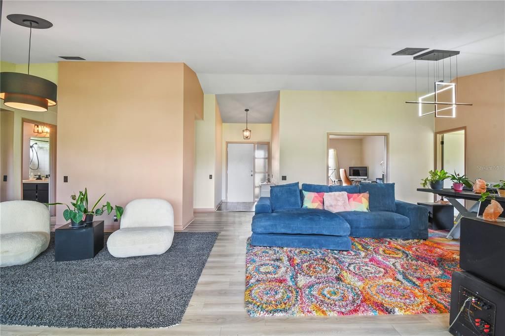 For Sale: $425,000 (3 beds, 2 baths, 1647 Square Feet)