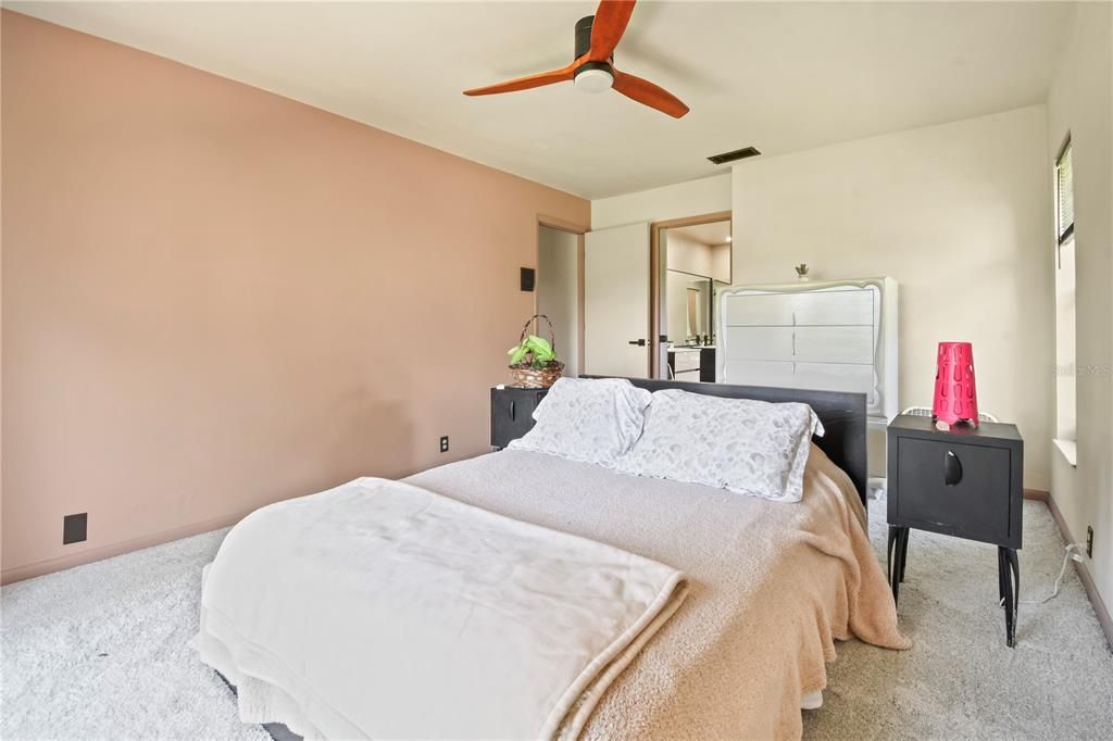 For Sale: $425,000 (3 beds, 2 baths, 1647 Square Feet)