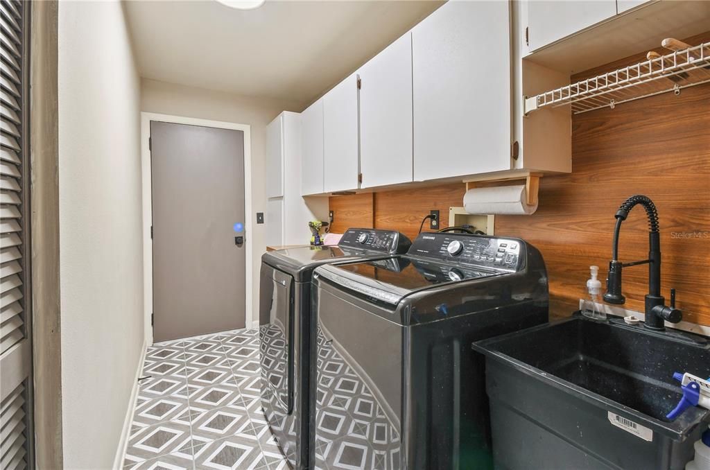 For Sale: $425,000 (3 beds, 2 baths, 1647 Square Feet)