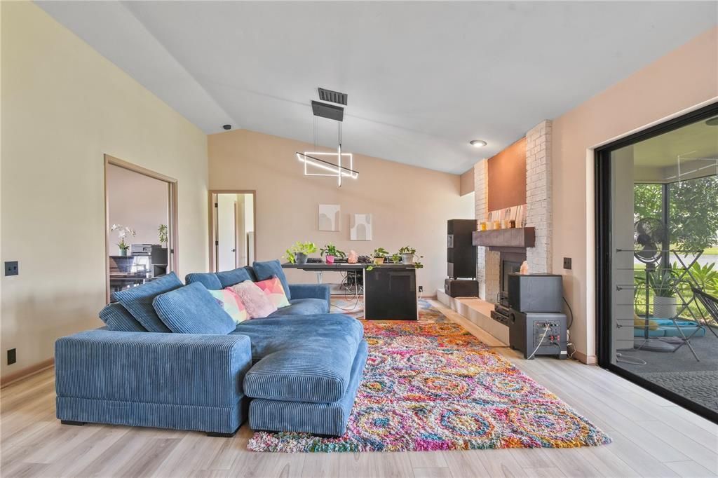 For Sale: $425,000 (3 beds, 2 baths, 1647 Square Feet)