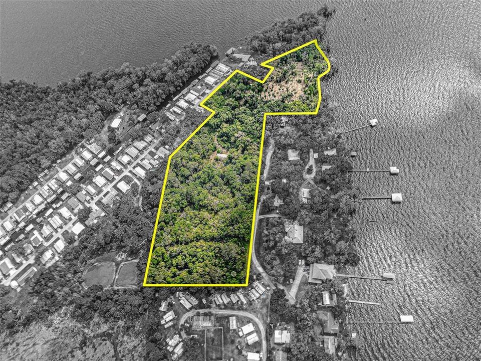 На продажу: $599,995 (12.32 acres)