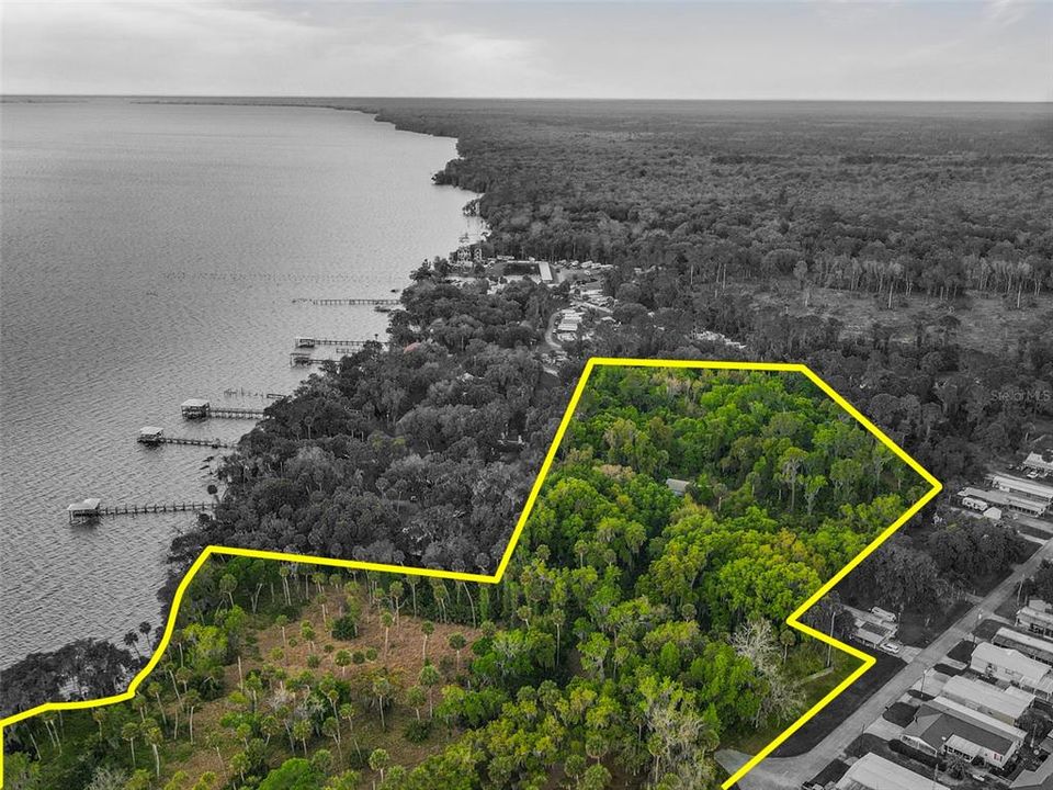 На продажу: $599,995 (12.32 acres)