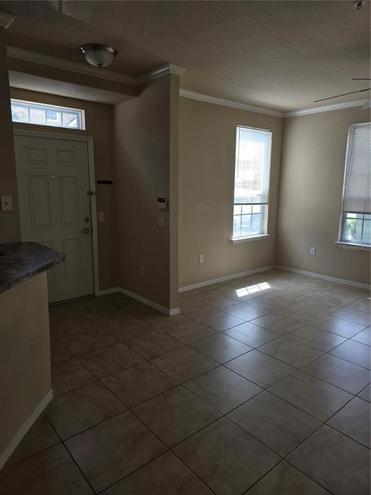 Под контрактом: $219,900 (2 спален, 2 ванн, 1112 Квадратных фут)