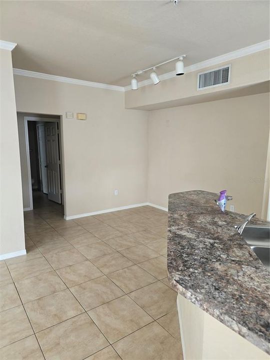 Под контрактом: $219,900 (2 спален, 2 ванн, 1112 Квадратных фут)