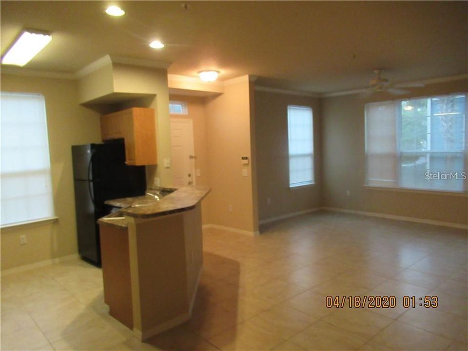 Под контрактом: $219,900 (2 спален, 2 ванн, 1112 Квадратных фут)