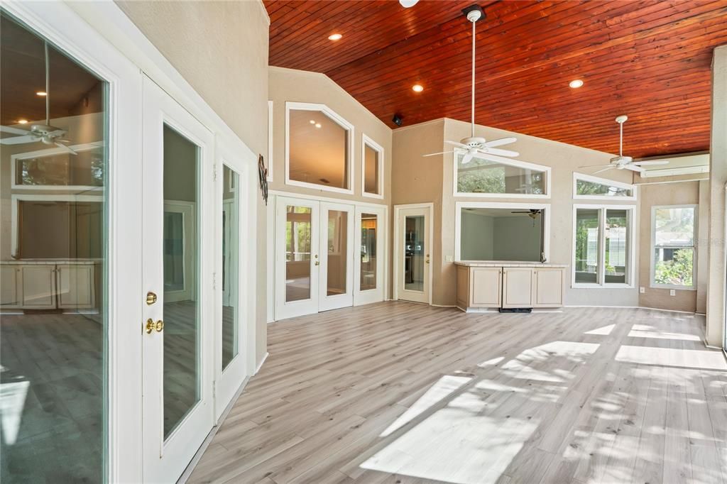 For Sale: $748,500 (3 beds, 2 baths, 2646 Square Feet)