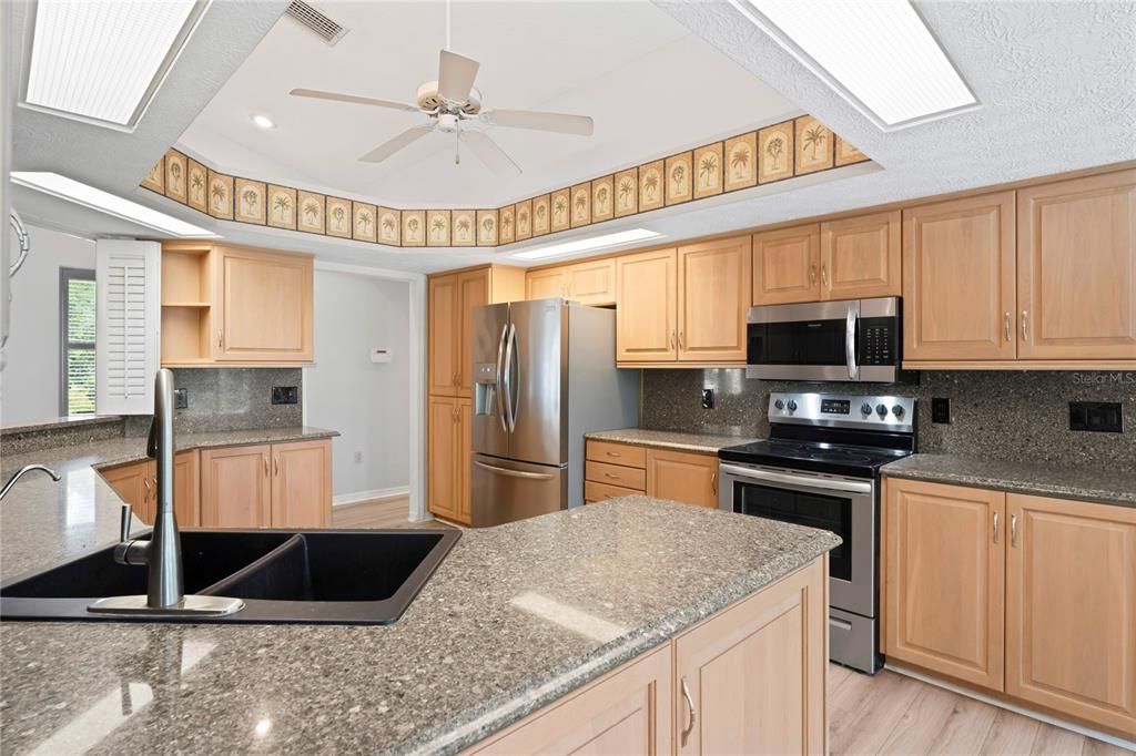 For Sale: $748,500 (3 beds, 2 baths, 2646 Square Feet)