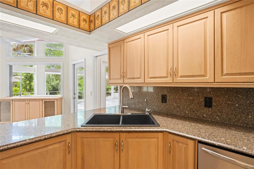 For Sale: $748,500 (3 beds, 2 baths, 2646 Square Feet)