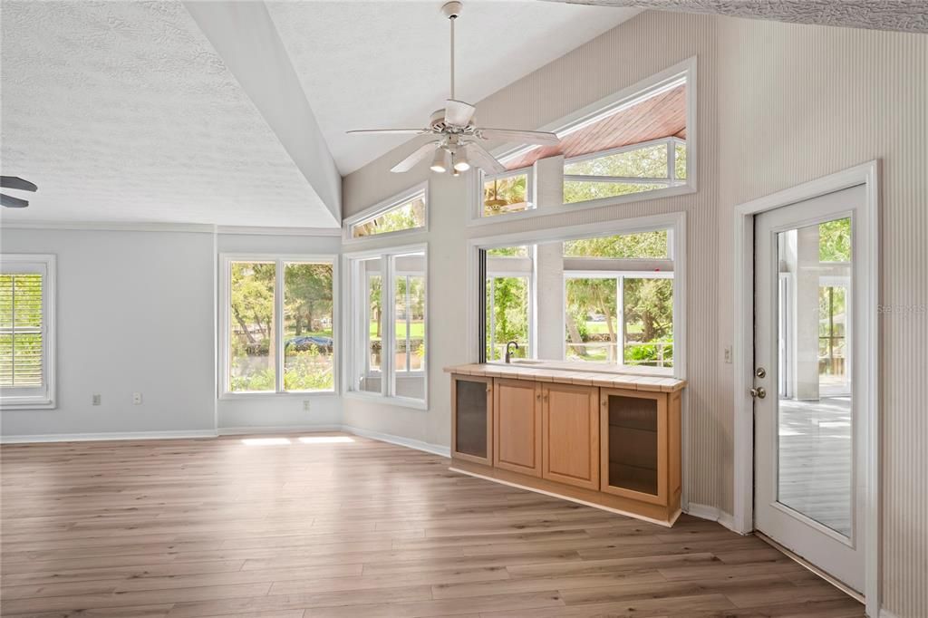 For Sale: $748,500 (3 beds, 2 baths, 2646 Square Feet)