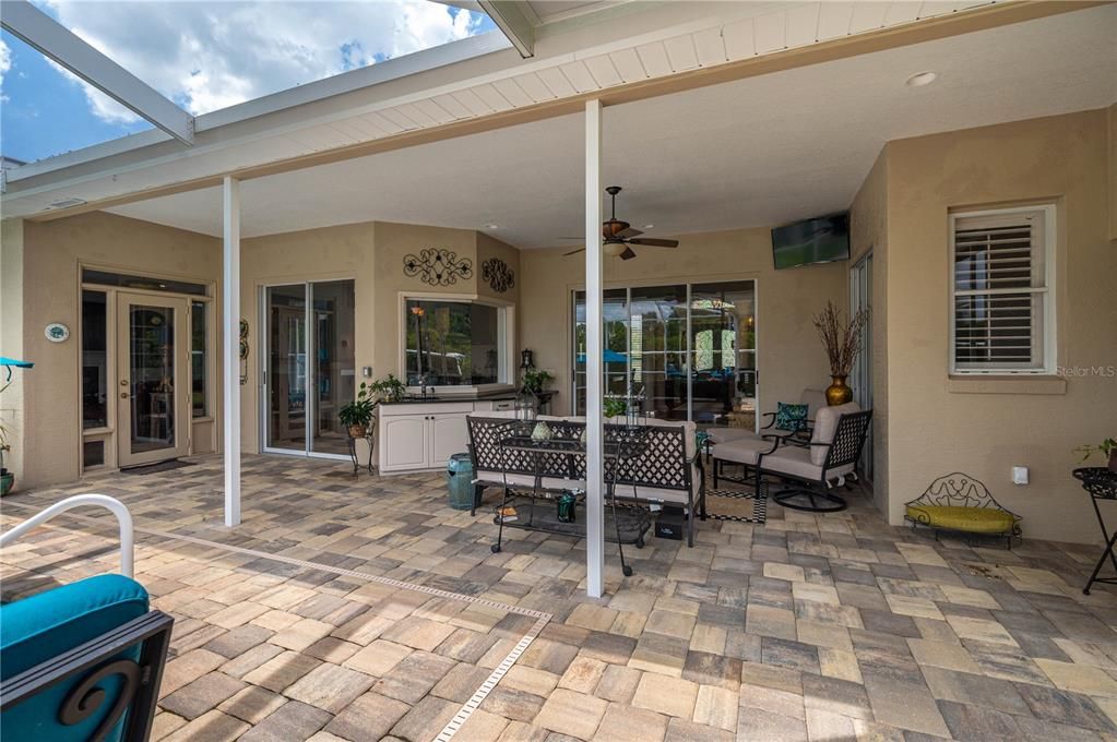 Под контрактом: $559,000 (4 спален, 3 ванн, 2716 Квадратных фут)