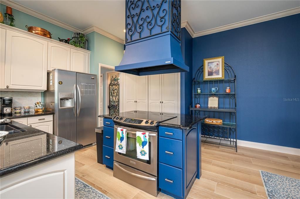 Под контрактом: $559,000 (4 спален, 3 ванн, 2716 Квадратных фут)