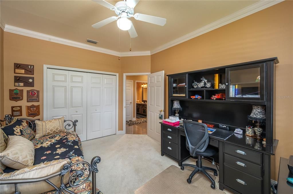 Под контрактом: $559,000 (4 спален, 3 ванн, 2716 Квадратных фут)