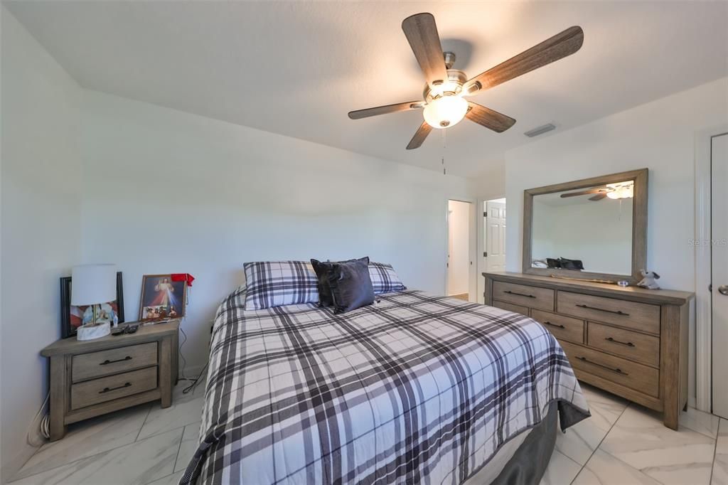 For Sale: $290,000 (2 beds, 2 baths, 1141 Square Feet)