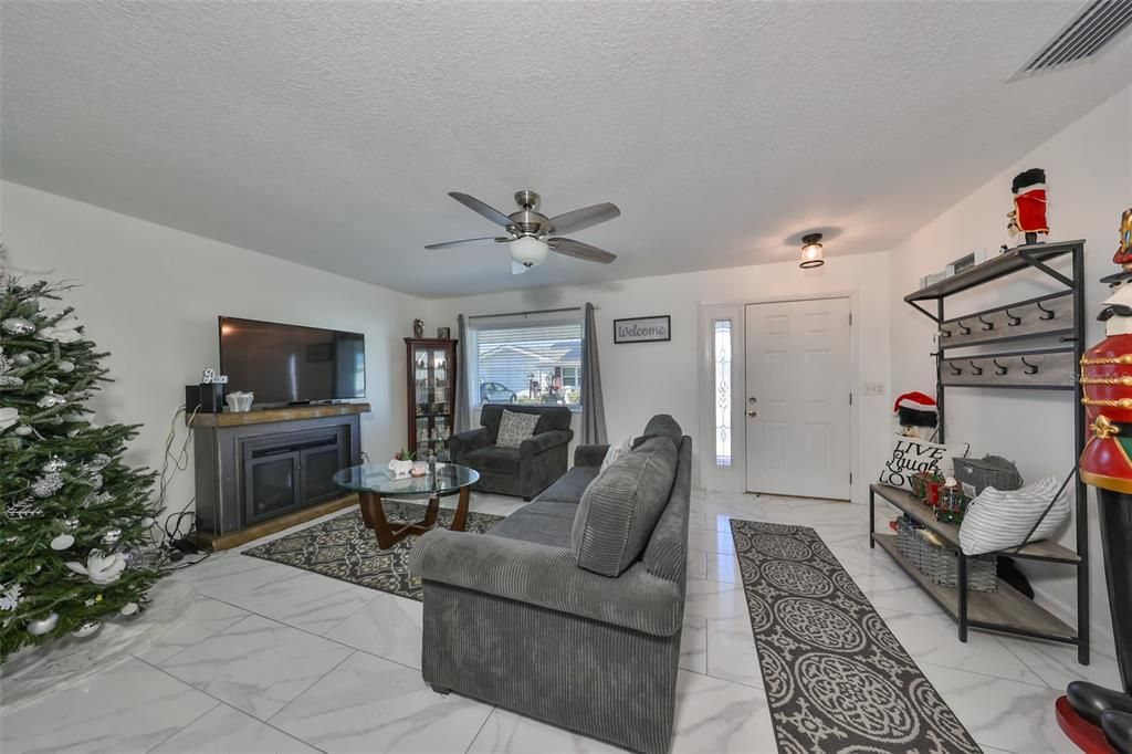 For Sale: $290,000 (2 beds, 2 baths, 1141 Square Feet)