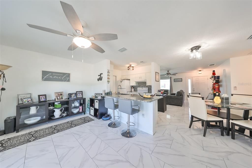 For Sale: $290,000 (2 beds, 2 baths, 1141 Square Feet)
