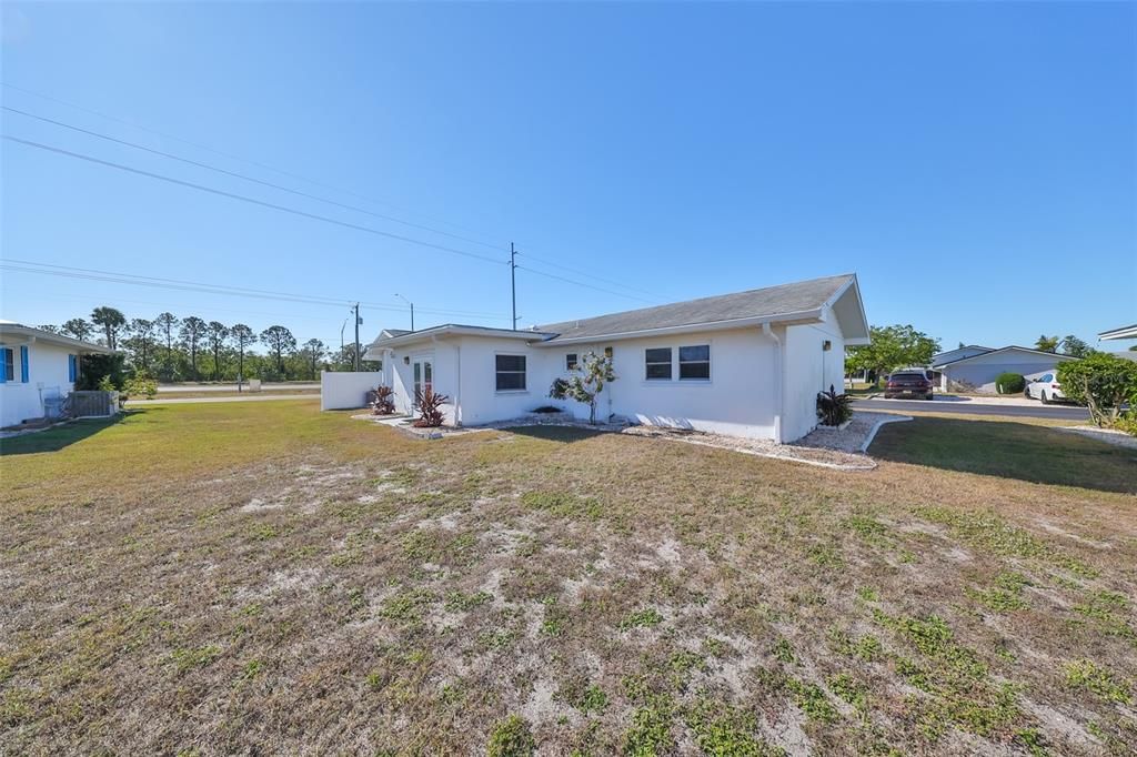 For Sale: $290,000 (2 beds, 2 baths, 1141 Square Feet)