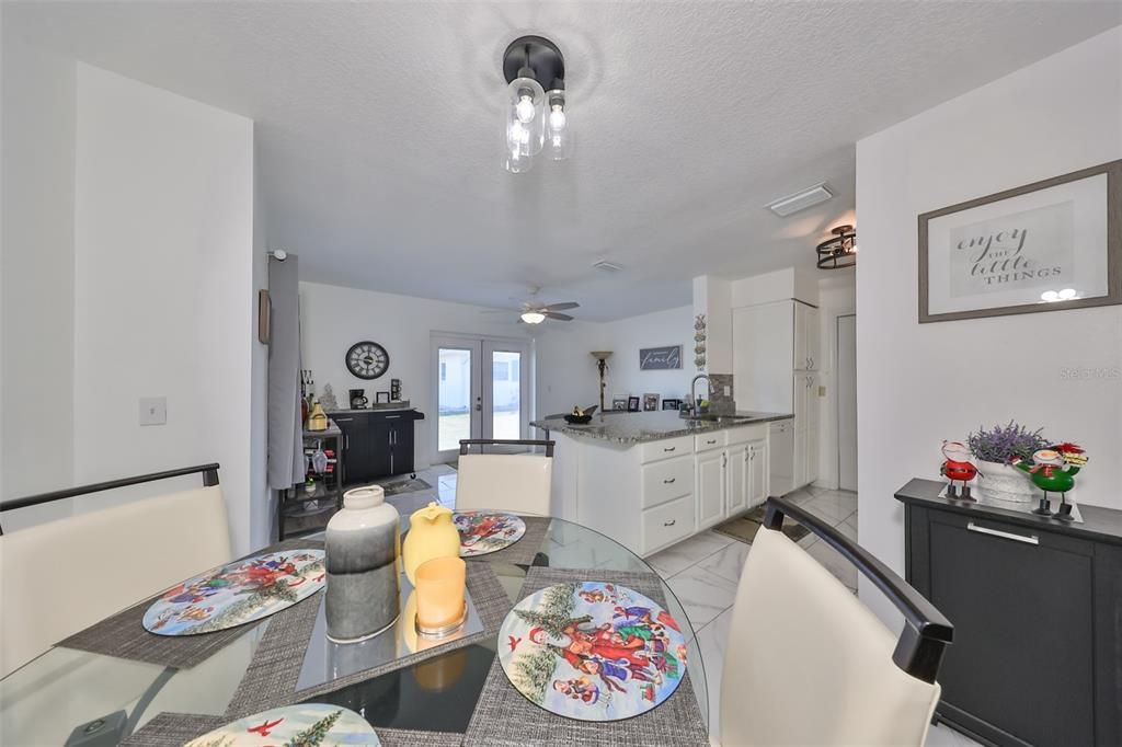 For Sale: $290,000 (2 beds, 2 baths, 1141 Square Feet)