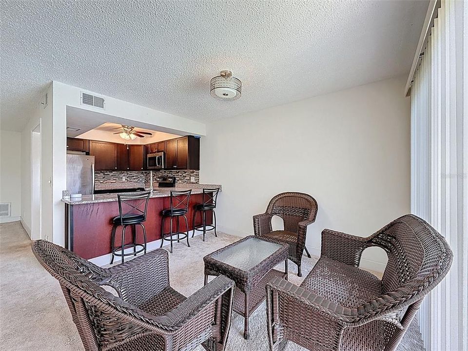 待售: $170,000 (2 贝兹, 2 浴室, 950 平方英尺)