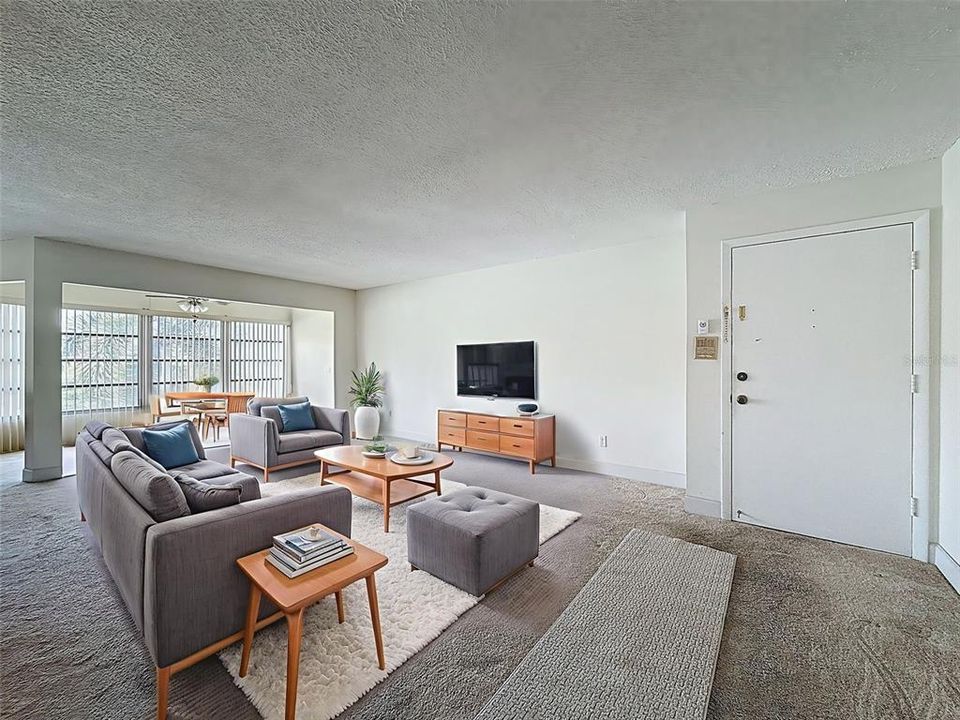 待售: $170,000 (2 贝兹, 2 浴室, 950 平方英尺)