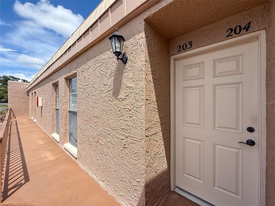 待售: $170,000 (2 贝兹, 2 浴室, 950 平方英尺)