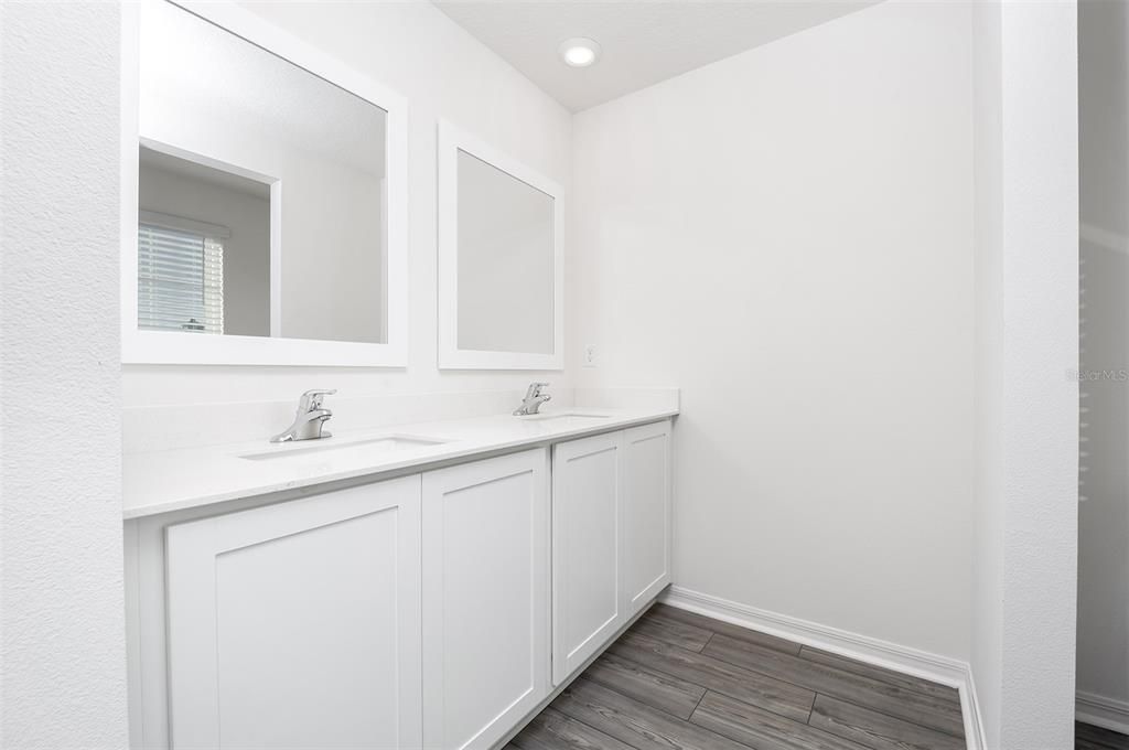 待售: $343,900 (4 贝兹, 2 浴室, 1811 平方英尺)